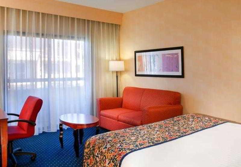 Courtyard Chicago Arlington Heights/South Ξενοδοχείο Δωμάτιο φωτογραφία